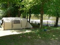 Camping near the fishing lake in 'Le Domaine Bleu'