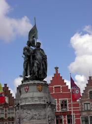 Jan Breydel and Pieter de Koninck watching over de Grote Markt in Brugges.