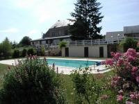 The swimming pool on camping Ferme de Montenon.