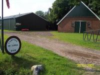 Entrance of the courtyard of Camping De Loeks.