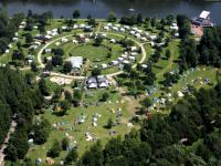 De camping Waterhout vanuit de lucht gezien.