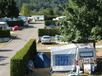 Space and green on camping Les Champs Fleuris in Duingt.